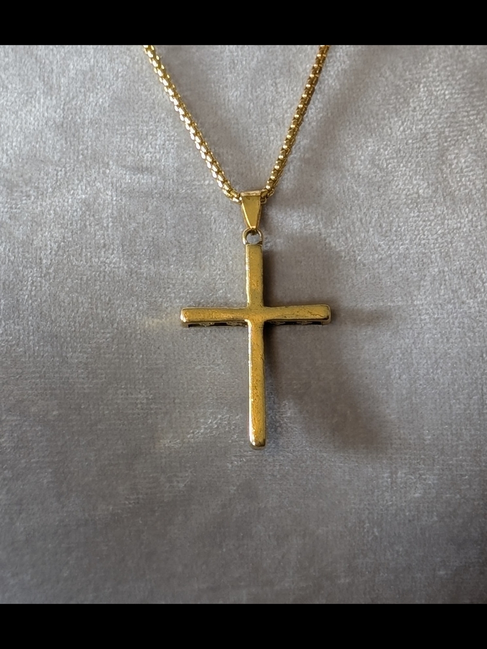 Gold Cross Pendant Necklace - Classic Women's Jewelry